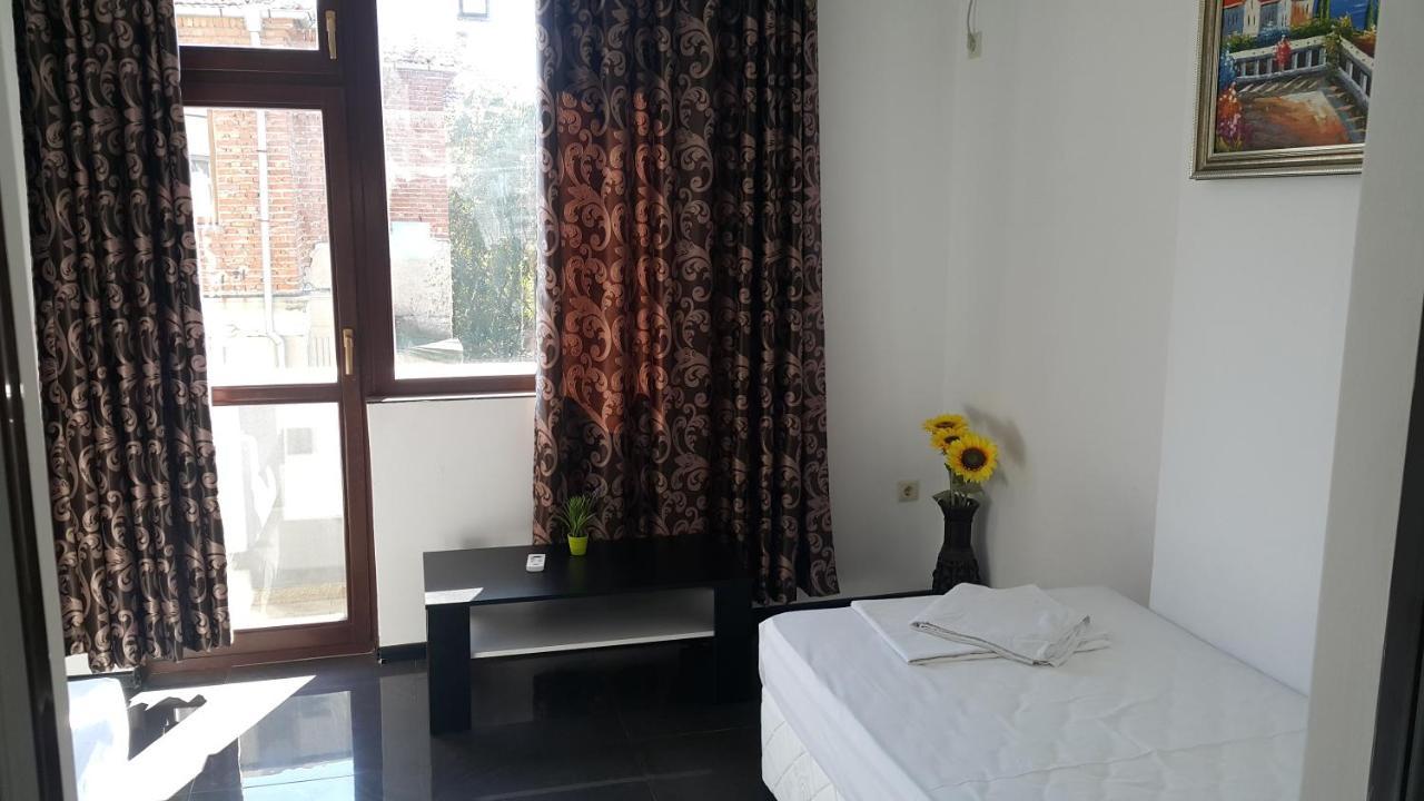 Central Beach Guest Rooms Burgas ภายนอก รูปภาพ